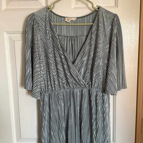 bella ella Dresses & Skirts - Shimmery dress, size XL!